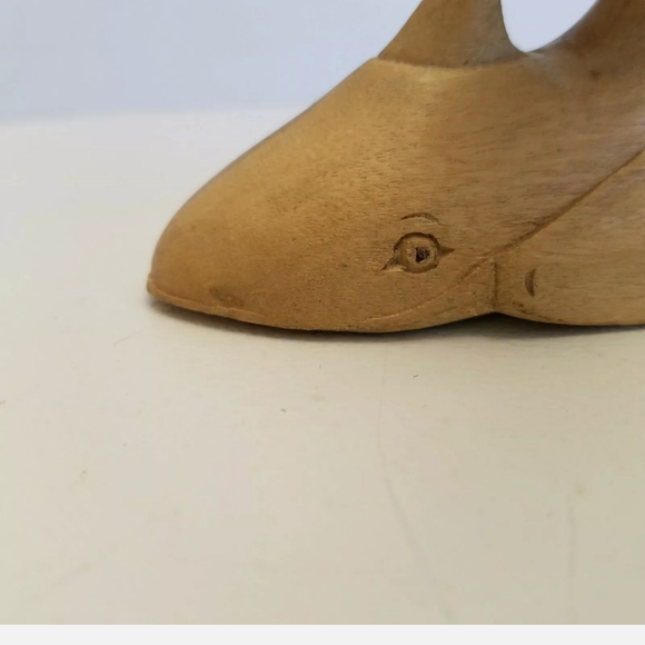 Hand Carved Wood Wooden Shark Whale Two Tone Figurine Statue 3.25" Decor - Picture 7 of 9